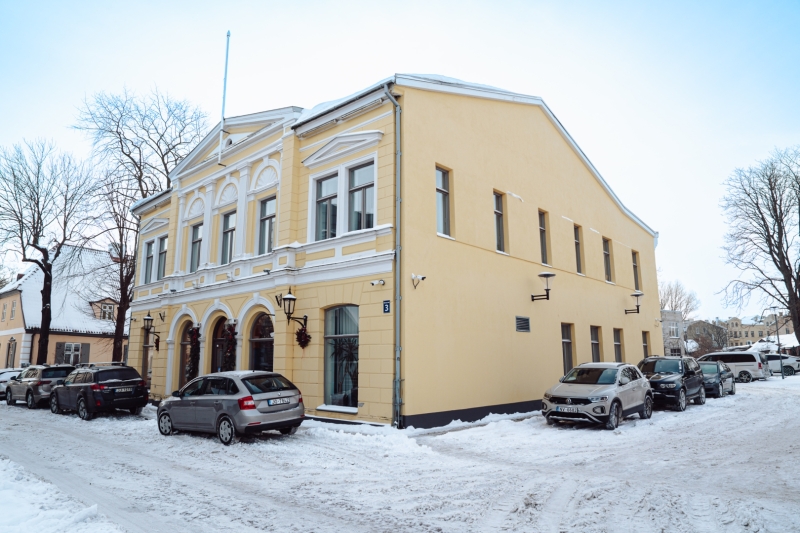 Ieeja Ventspils Digitālajā centrā - skats ar ēkas stūri