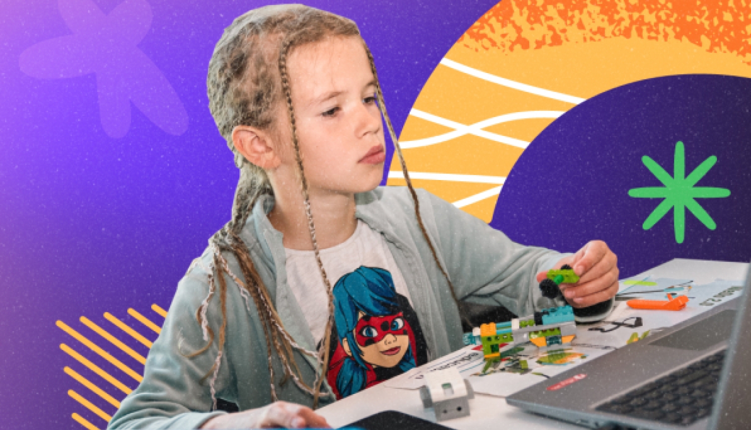 Meitene pie galda konstruē robotu pie atvērta klēpjdatora uz koša, violeta grafiska fona