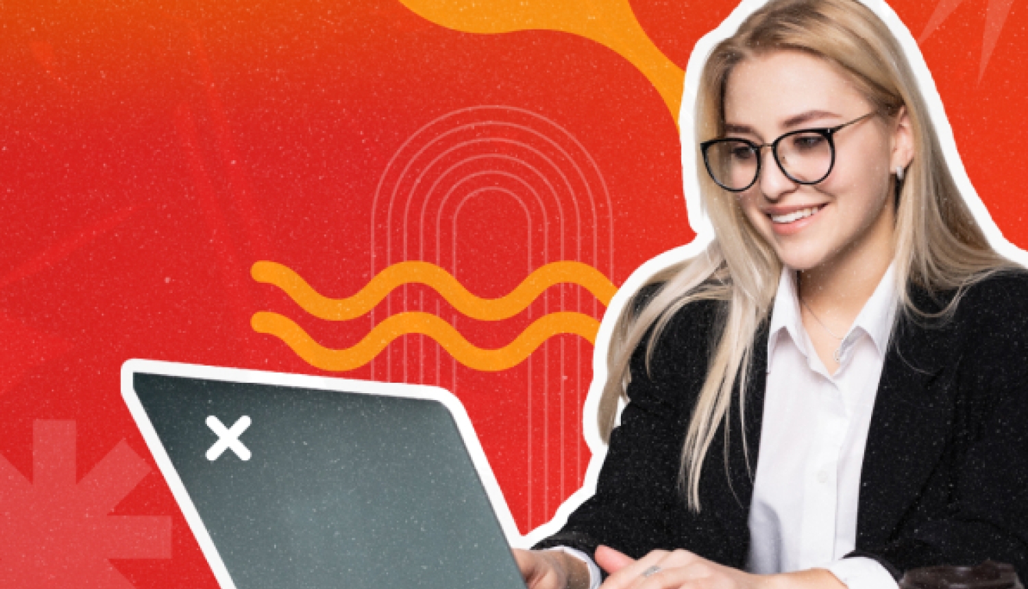 Smaidoša sieviete ar brillēm strādā pie klēpjdatora uz spilgti oranža fona, ko papildina stilizēti saules simboli un viļņotas līnijas